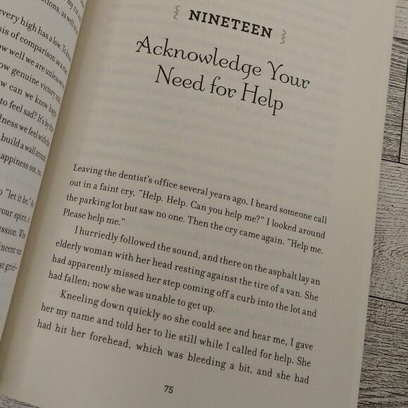 Simple Secrets to a Happy Life by Luci Swindoll 2012 PB Book‎ Religious - Picture 4 of 13